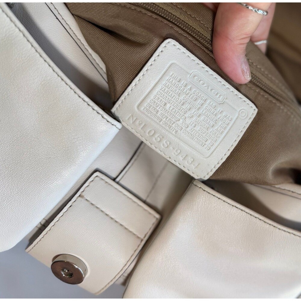 Vintage Coach 2005 White Leather Soho Buckle Flap Double Pocket No. L05S-9434 - Picture 10 of 12